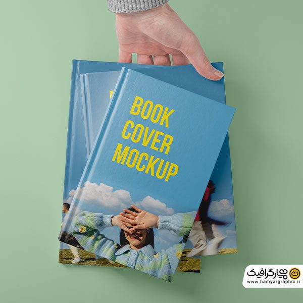 موکاپ کتاب و دست