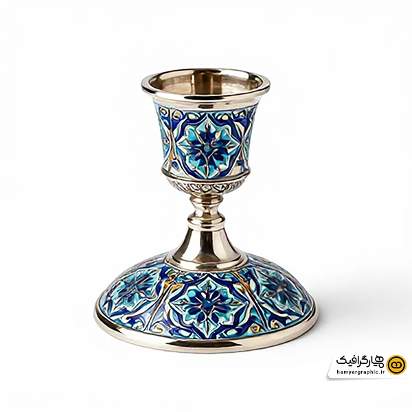 تصویر استوک جا شمعی نقره‌ای پایه کوتاه با طرح کاشی کاری سنتی